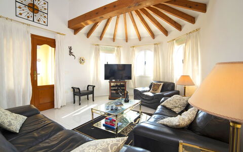 Nina Rose: Pièce, Salon, Meubles, Propriété, Design Intérieur, Plafond, Bâtiment, Mur, Chambre, Jaune
