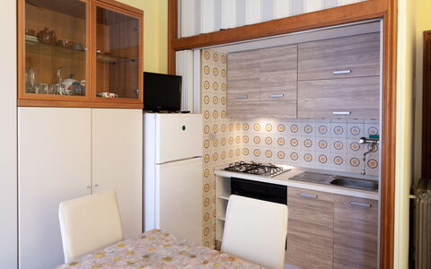 Eveten Apartments - Diano Marina: Pièce, Propriété, Tuile, Meubles, Cabinetry, Comptoir, Design Intérieur, Sol, Cuisine, Bâtiment