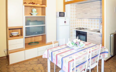 Eveten Apartments - Diano Marina: Meubles, Pièce, Propriété, Cuisine, Cabinetry, Design Intérieur, Bâtiment, Sol, Maison, Comptoir