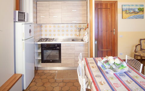 Eveten Apartments - Diano Marina: Pièce, Propriété, Meubles, Bâtiment, Cuisine, Design Intérieur, Cabinetry, Maison, Sol, Immobilier
