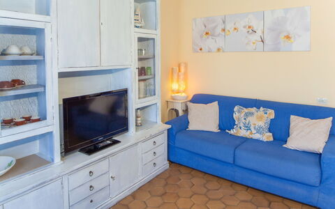 Eveten Apartments - Diano Marina: Pièce, Meubles, Bleu, Propriété, Design Intérieur, Salon, Mur, Domicile, Maison, Canapé