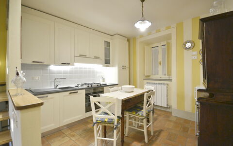 Appartamento Maccari: Propriété, Pièce, Meubles, Bâtiment, Cuisine, Sol, Cabinetry, Comptoir, Design Intérieur, Maison