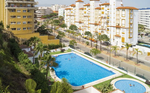 Reina Sofia Ii: Propriété, Bâtiment, Piscine, Condominium, Recours, Immobilier, Appartement, Ville, Ville Resort, Vacances