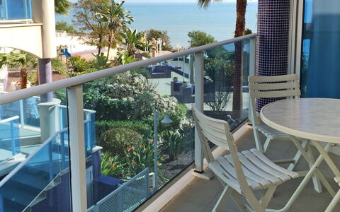 Playasol 1: Propriété, Maison, Balcon, Immobilier, Bâtiment, Balustrade, Appartement, Pièce, Domicile, Verre