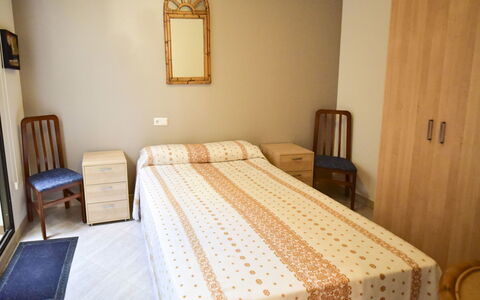 Caseta Blanqueta: Chambre, Pièce, Meubles, Lit, Drap De Lit, Propriété, Cadre De Lit, Matelas, Sol, Design Intérieur