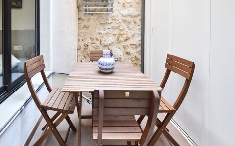 Caseta Blanqueta: Table, Meubles, Propriété, Bâtiment, Chaise, Bois, Vaisselle, Sol, Mobilier De Jardin, Sol