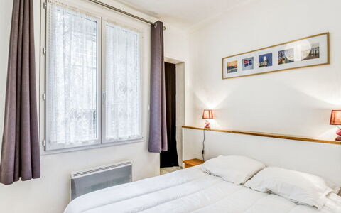 Asfeld: Meubles, Propriété, Fenêtre, Confort, Bois, Rideau, Textile, Éclairage, Design Intérieur