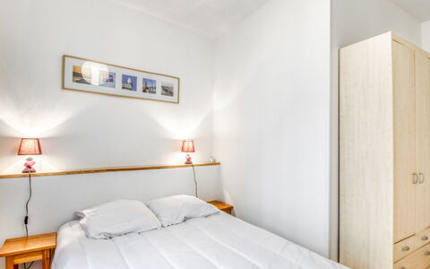 Asfeld: Meubles, Blanc, Confort, Orange, Bâtiment, Bois, Textile, Éclairage, Design Intérieur