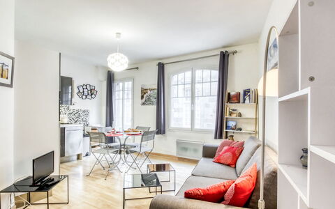 Asfeld: Salon, Pièce, Design Intérieur, Propriété, Meubles, Bâtiment, Maison, Plafond, Sol, Mur
