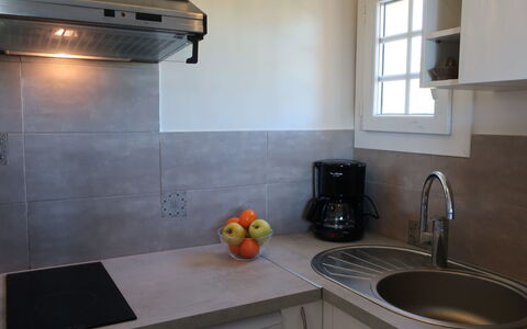 Bella Vista: Comptoir, Propriété, Pièce, Évier, Cuisine, Tuile, Design Intérieur, Sol, Maison, Domicile