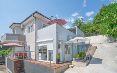 Opatija Ičići 316: Plante, Ciel, Bâtiment, Propriété, Fenêtre, Nuage, Maison, Lot Terre, Porte, Design Urbain