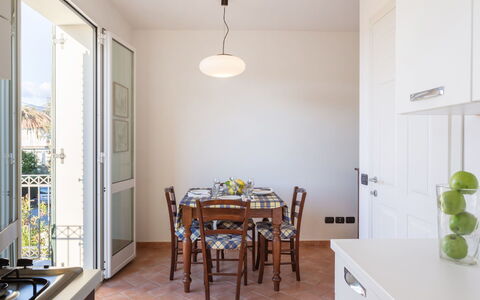 Marina Pietrasanta 255: Pièce, Propriété, Salle À Manger, Design Intérieur, Meubles, Sol, Plafond, Bâtiment, Jaune, Maison