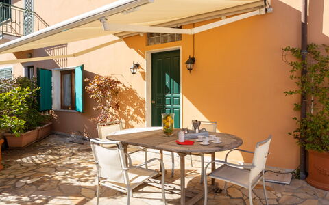 Stella Marina: Propriété, Maison, Bâtiment, Immobilier, Patio, Domicile, Pièce, Cour, Façade, Meubles