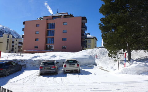Champfer 2: Propriété, Ciel, Neige, Voiture, Roue, Véhicule, Bâtiment, Fenêtre