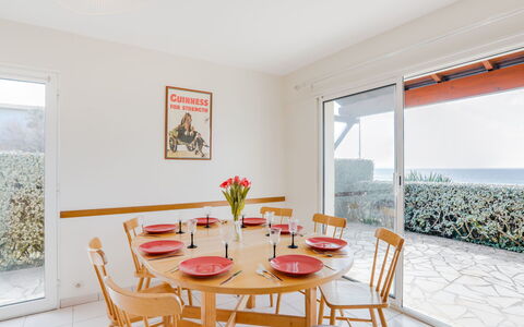 La Grande Côte: Pièce, Propriété, Meubles, Design Intérieur, Table, Bâtiment, Maison, Salon, Salle À Manger, Immobilier