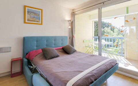 Le Clos des Lavandes: Chambre, Lit, Meubles, Pièce, Propriété, Drap De Lit, Literie, Cadre De Lit, Matelas, Design Intérieur