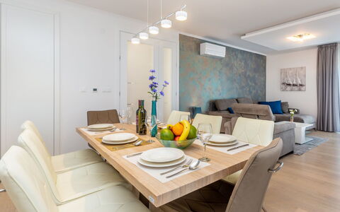 Roko: Pièce, Propriété, Meubles, Salle À Manger, Design Intérieur, Table, Bâtiment, Salon, Sol, Plafond