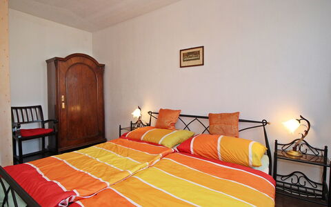 Vienna Waits for You: Chambre, Lit, Pièce, Meubles, Drap De Lit, Propriété, Cadre De Lit, Literie, Design Intérieur, Matelas