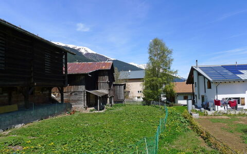 Feu de Joie: Propriété, Domicile, Immobilier, Lot Terre, Maison, Ciel, Zone Rurale, Ferme, Bâtiment, Herbe
