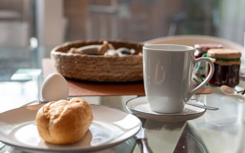 Kegelrobbe: Aliments, Vaisselle, Table, Vaisselle, Tasse À Café, Coupe, Ingrédient, Assiette, Soucoupe, Serveware