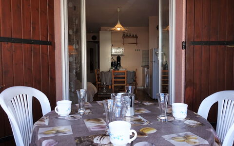 Le Méditerranée: Table, Vaisselle, Meubles, Propriété, Chaise, Vaisselle, Bâtiment, Nappe De Table, Design Intérieur, Table Cuisine Et Salle A Manger
