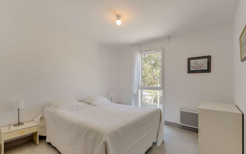79 Bay: Chambre, Meubles, Pièce, Lit, Propriété, Sol, Drap De Lit, Literie, Cadre De Lit, Mur