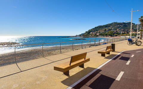 Il Balcone Sul Prino - Imperia: Côte, Horizon, Cotiers Et Relief Océaniques, Plage, Rive, Mer, Océan, Passerelle, Le Sable, Ombre