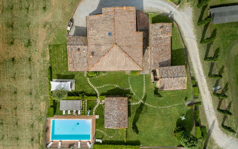 Borgo Gerlino: Vert, Propriété, Architecture, Maison, Maquette, Biens, Bâtiment, Photographie Aérienne, Lot Terre, Herbe