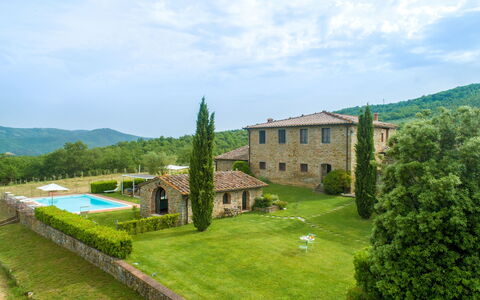 Borgo Gerlino: Propriété, Biens, Bâtiment, Herbe, Lot Terre, Station De Montagne, Maison, Aménagement Paysager, Villa, Paysage