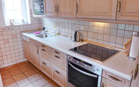 Reuse: Comptoir, Propriété, Cuisine, Cabinetry, Pièce, Meubles, Évier, Tuile, Sol, Maison