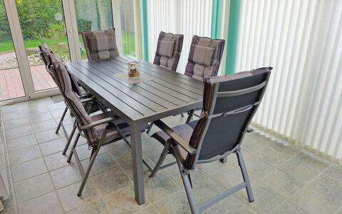 Reuse: Meubles, Chaise, Table, Pièce, Propriété, Tableau De Plein Air, Chaise Pliante, Salle À Manger, Sol, Design Intérieur