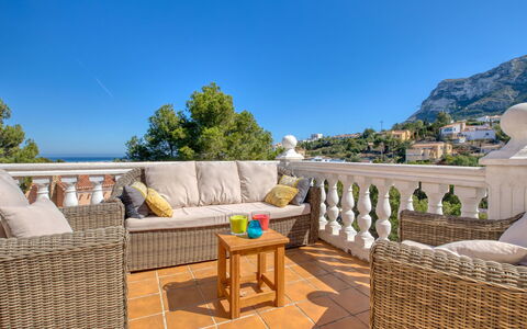 Chill Out: Propriété, Meubles, Immobilier, Pièce, Osier, Domicile, Maison, Table, Bâtiment, Patio
