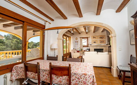 Villa Casablanca: Propriété, Pièce, Bâtiment, Plafond, Meubles, Faisceau, Design Intérieur, Immobilier, Maison, Domicile