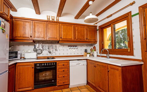 Villa Casablanca: Comptoir, Cabinetry, Pièce, Propriété, Meubles, Cuisine, Bâtiment, Design Intérieur, Maison, Domicile