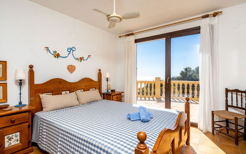 Villa Casablanca: Chambre, Pièce, Meubles, Propriété, Lit, Drap De Lit, Cadre De Lit, Mur, Bâtiment, Design Intérieur