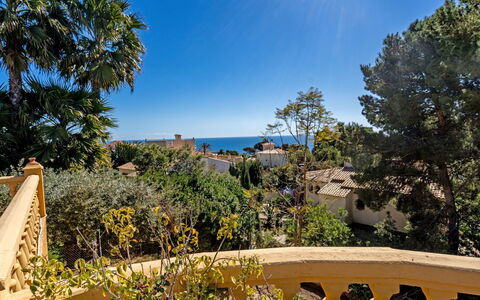 Villa Casablanca: Propriété, Ciel, Végétation, Immobilier, Région Sauvage, Arbre, Botanique, Maison, Montagne, Domicile