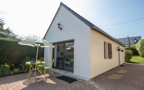 Les Genêts: Propriété, Maison, Bâtiment, Domicile, Immobilier, Chalet, Toit, Ciel, Façade, Architecture