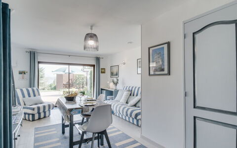 Les Genêts: Cadre, Propriété, Meubles, Table, Chaise, Éclairage, Bois, Design Intérieur, Sol, Sol