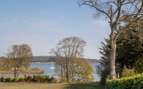 Les Genêts: Ciel, Plante, L'Eau, Nuage, Arbre, Paysage Naturel, Branche, Lot Terre, Lac, Cours D'Eau