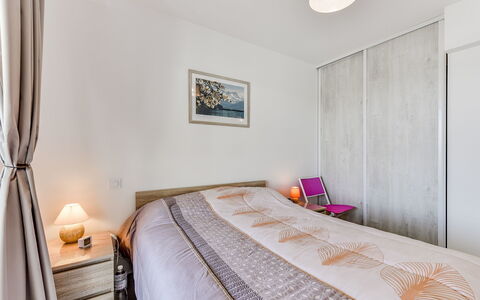Balnéa: Chambre, Propriété, Lit, Pièce, Meubles, Drap De Lit, Cadre De Lit, Design Intérieur, Immobilier, Literie