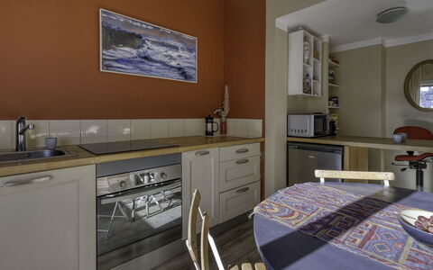 L'Atelier: Cabinetry, Propriété, Comptoir, Évier, Tiroir, Bois, Cuisine, Éclairage, Design Intérieur, Bâtiment