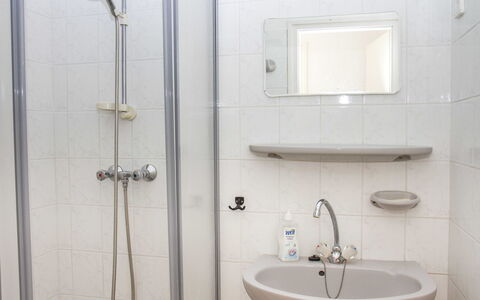 Welle: Robinet, Miroir, Luminaire Plomberie, Évier, Lavabo, Salle De Bains, Douche, Rectangle, Violet