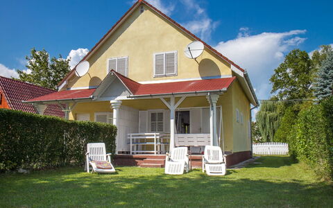 Welle: Ciel, Nuage, Plante, Propriété, Bâtiment, Fenêtre, Arbre, Maison, Lot Terre, Chalet