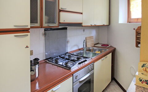 La Mia Casetta: Cabinetry, Comptoir, Evier, Évier, Appareil De Cuisine, Gaz Poele, Cuisinière, Cuisine, Cooktop, Électroménager