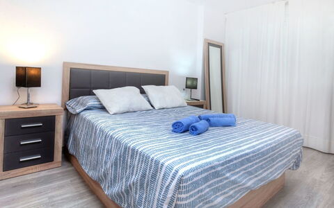 Cap Roig: Chambre, Lit, Meubles, Pièce, Drap De Lit, Propriété, Matelas, Cadre De Lit, Design Intérieur, Literie
