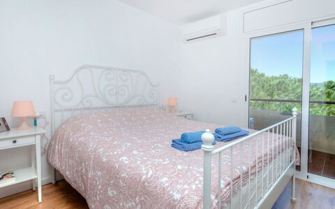 Nautic Ii: Chambre, Lit, Meubles, Propriété, Pièce, Drap De Lit, Literie, Cadre De Lit, Sol, Matelas
