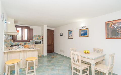 Viola: Plante, L'Eau, Propriété, Meubles, Bâtiment, Table, Fenêtre, Bleu Azur, Chaise, Design Intérieur