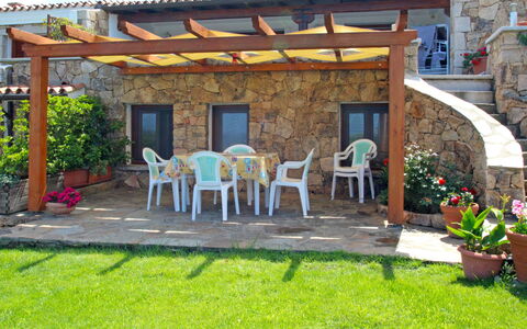 Viola: Propriété, Pergola, Arrière-Cour, Patio, Bâtiment, Maison, Cour, Immobilier, Aménagement Paysager, Herbe