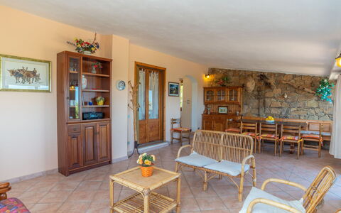 Iride: Meubles, Propriété, Table, Bâtiment, Cadre, Bois, Chaise, Design Intérieur, Sol, Étagère