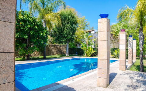 Villa Can Mandol: Propriété, Piscine, Bleu, Immobilier, Maison, Zone Résidentielle, Bâtiment, Biens, Domicile, Bleu Azur